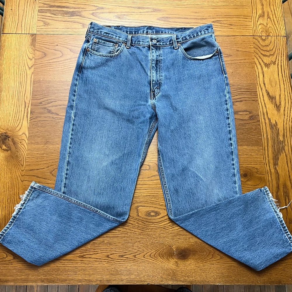 Donating! Levi's 550 40 x 32 relaxed stonewash jeans